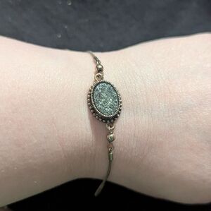 Gold Tone Silver Glitter Oval Rhinestone Slide Knot Style Statement Bracelet